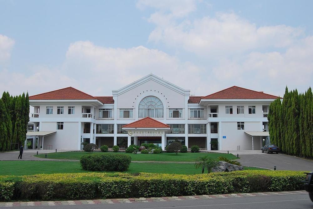 Yunnan Dianchi Garden Resort Hotel & Spa Кунмин Екстериор снимка