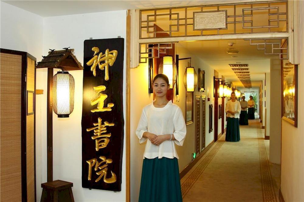 Yunnan Dianchi Garden Resort Hotel & Spa Кунмин Екстериор снимка