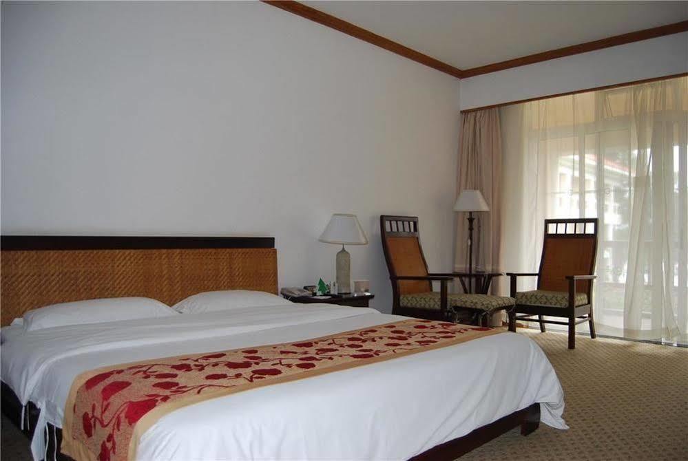 Yunnan Dianchi Garden Resort Hotel & Spa Кунмин Екстериор снимка